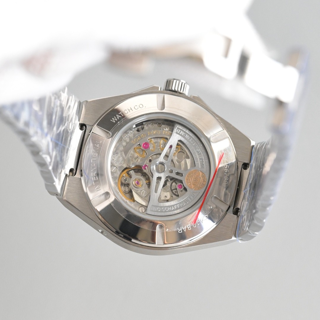 The IWC Ingenieur Perpetual Calendar 41, unveiled at the “Watches & Wonders” exhibition in Geneva in 2025