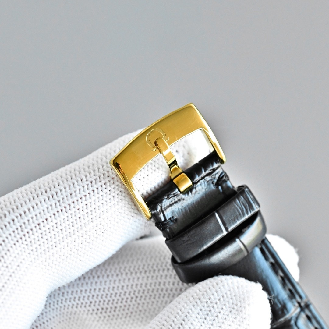 (OMEGA) A modern tribute or custom model from the Seamaster collection