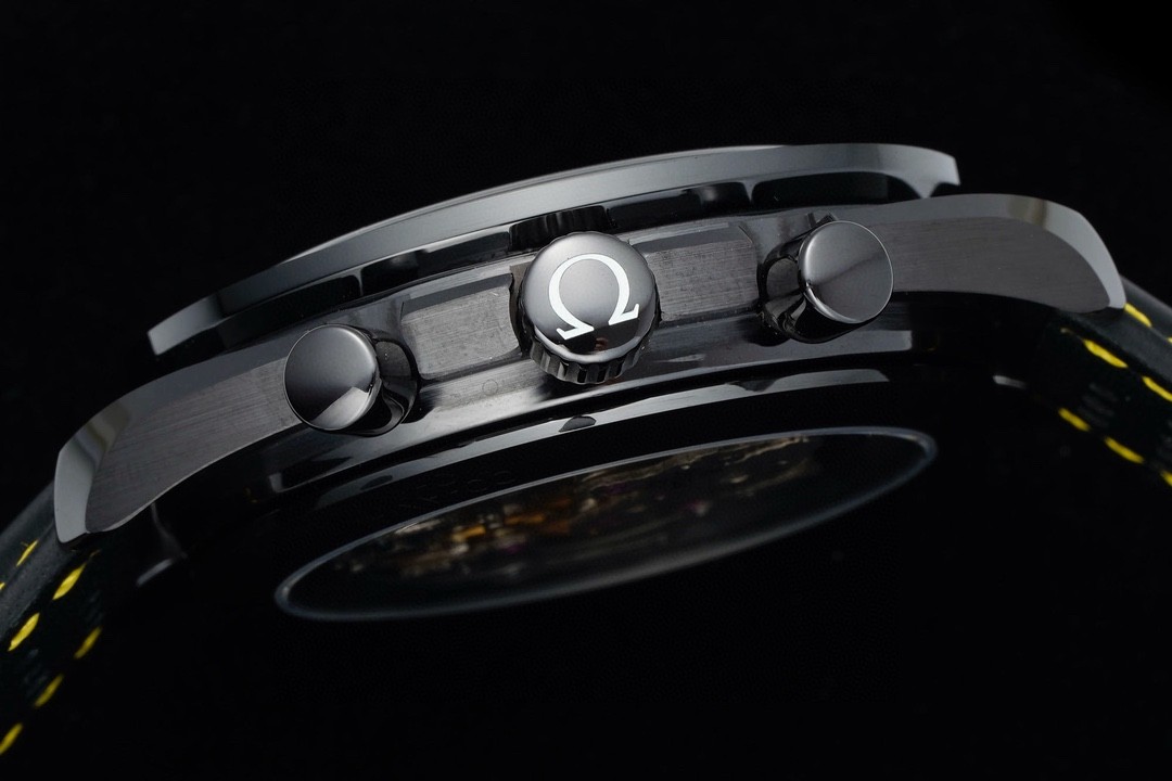 (OMEGA) (Speedmaster Dark Side of the Moon Apollo 8