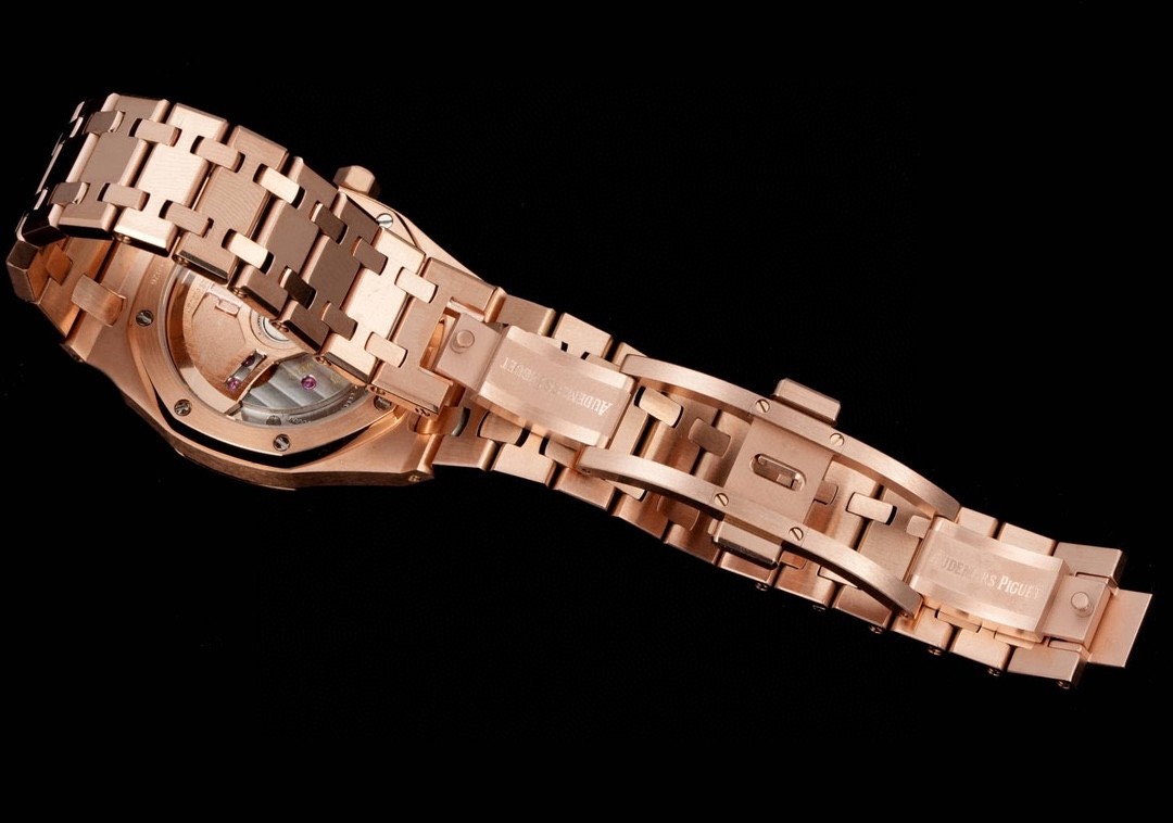 (Audemars Piguet) Royal Oak Collection 34mm automatic mechanical ladies' watch.