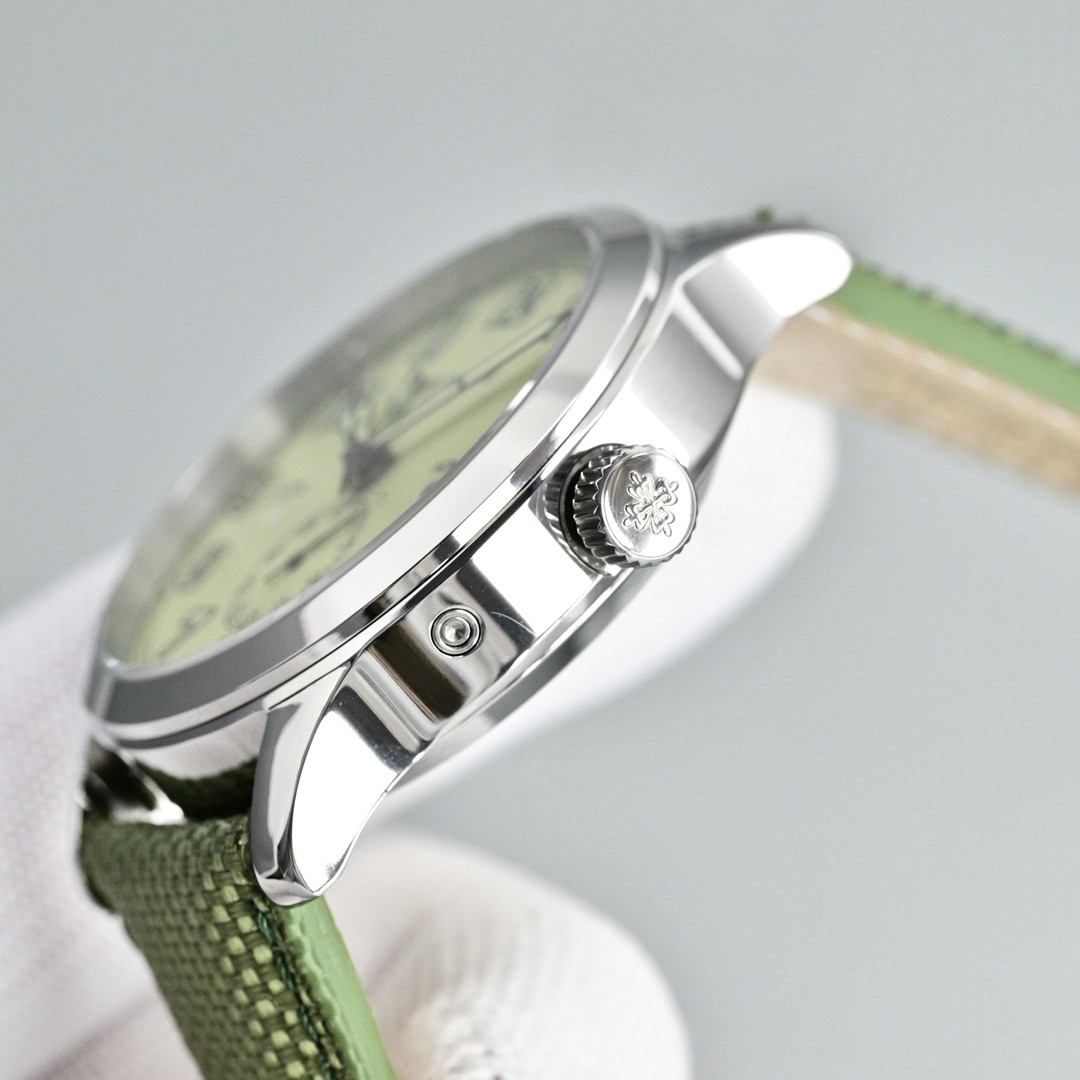 (Patek Philippe) Calatrava Pilot’s Travel Time Collection