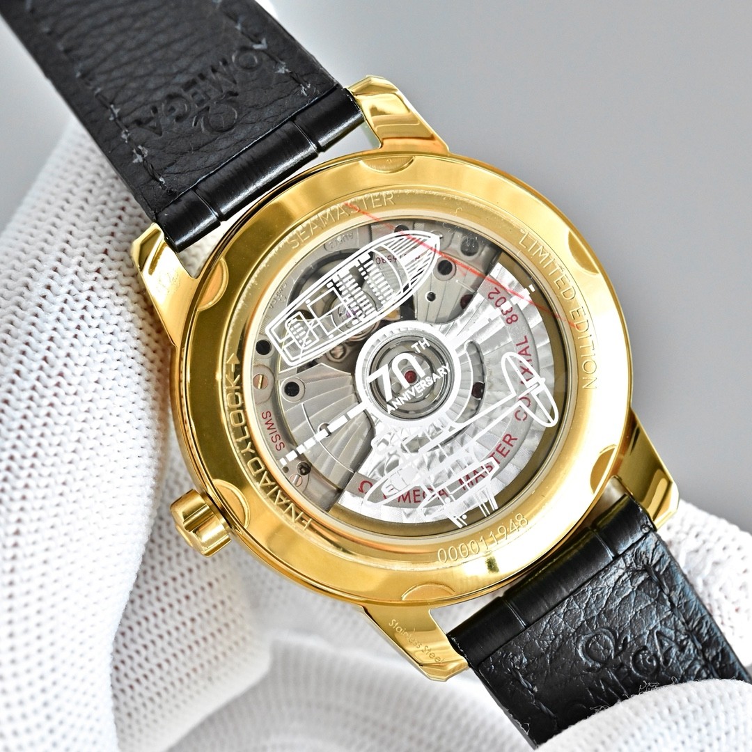 (OMEGA) A modern tribute or custom model from the Seamaster collection