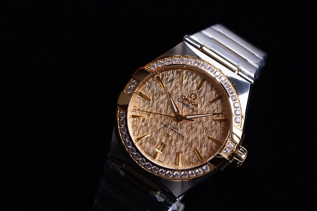 (OMEGA) Constellation 29 mm Co-Axial Master Chronometer.