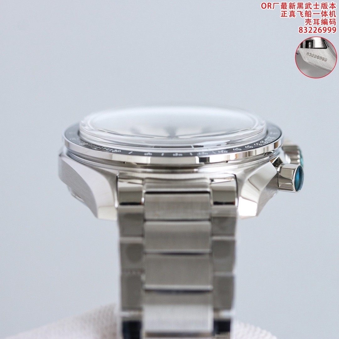 (OMEGA) Speedmaster “Snoopy Award” 50th Anniversary Edition Watch.