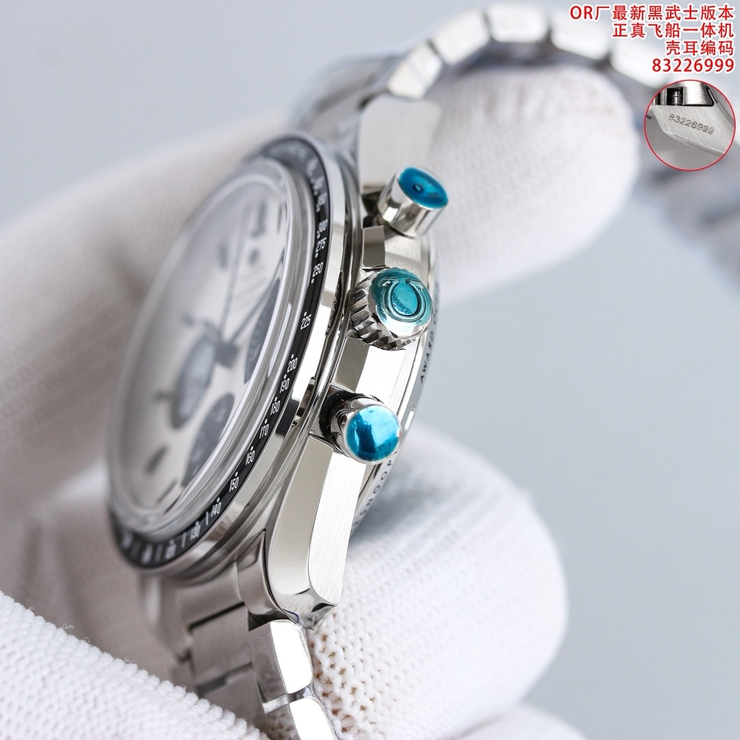 (OMEGA) Speedmaster “Snoopy Award” 50th Anniversary Edition Watch.